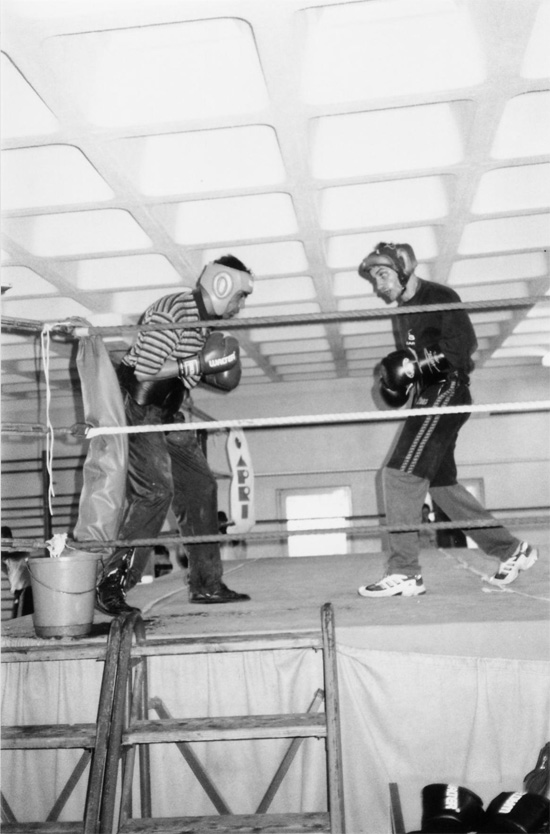 Homme De Ring De Boxe Forte Puissance Et Concentration Combattant